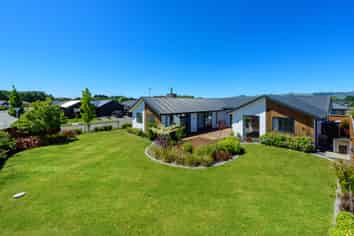 60 Oaks Drive, Lincoln