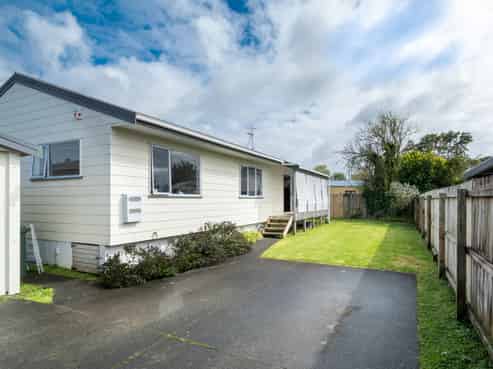 8B Ascot Avenue, Henderson