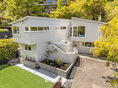 132 Cheviot Road, Lowry Bay