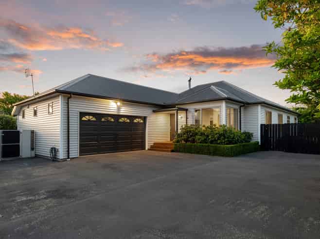 40 Pitcairn Crescent, Bryndwr