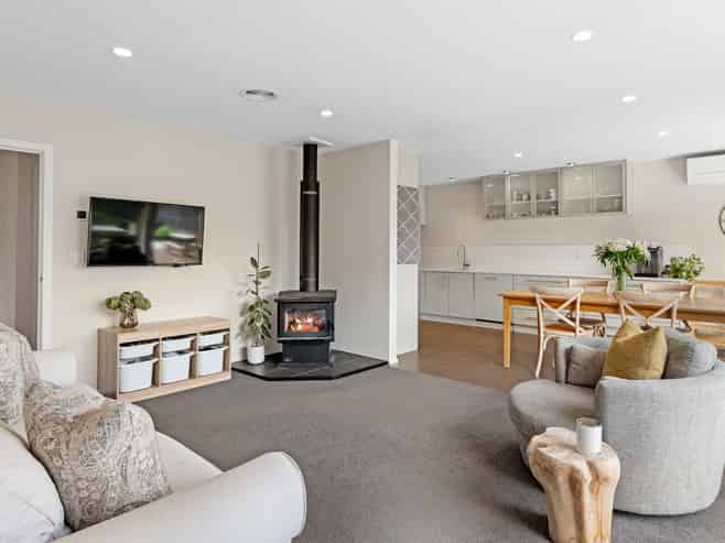 40 Pitcairn Crescent, Bryndwr