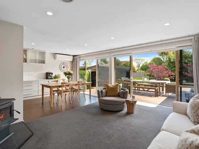 40 Pitcairn Crescent, Bryndwr