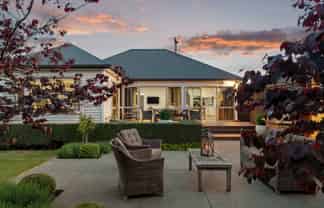 40 Pitcairn Crescent, Bryndwr