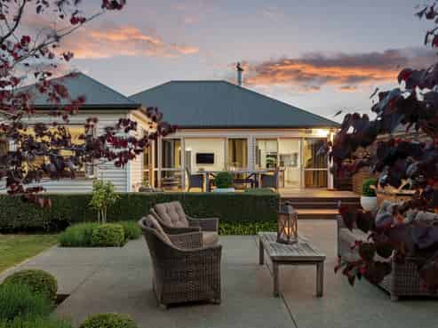 40 Pitcairn Crescent, Bryndwr