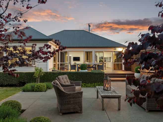 40 Pitcairn Crescent, Bryndwr