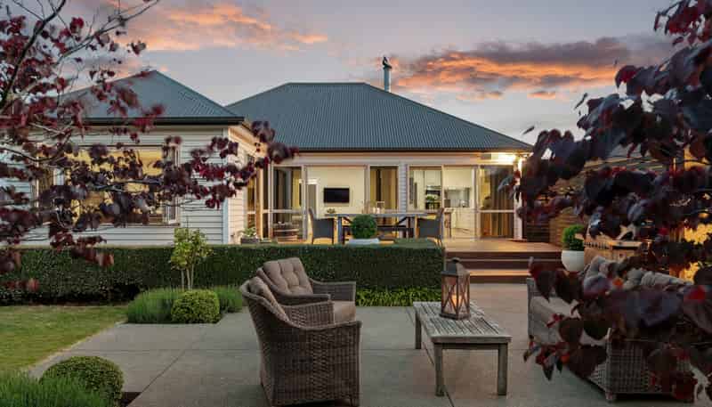 40 Pitcairn Crescent, Bryndwr