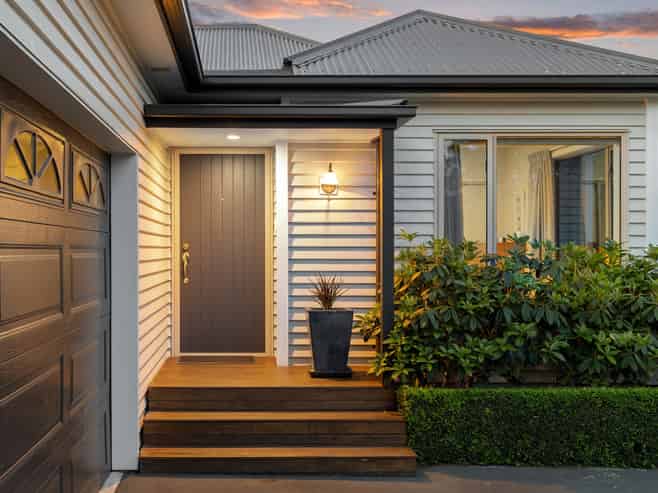 40 Pitcairn Crescent, Bryndwr