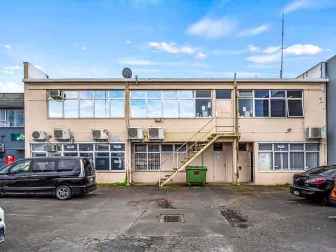 Receivership Sale: investment