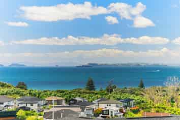 19 Pakirikiri Street, Long Bay