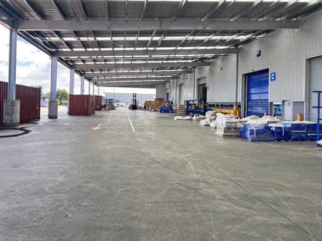 Airport Logistics HQ with scale and access