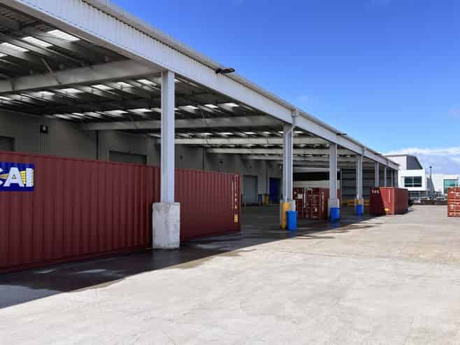 Airport Logistics HQ with scale and access