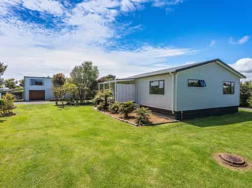 22 Kiharoa Street, Otaki Beach
