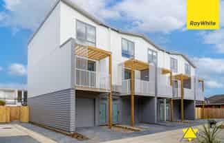 7/2 Moor Avenue, Te Atatu Peninsula