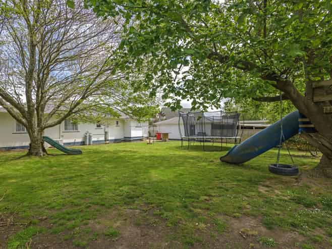 176 Bridge Street, Bulls