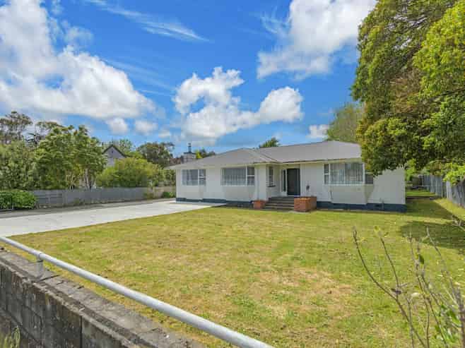 176 Bridge Street, Bulls