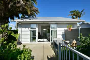 8A Beach Road, Manly