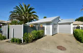 8A Beach Road, Manly