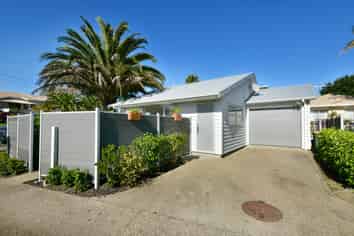 8A Beach Road, Manly