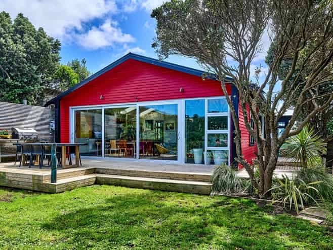 10 Travancore Street, Island Bay