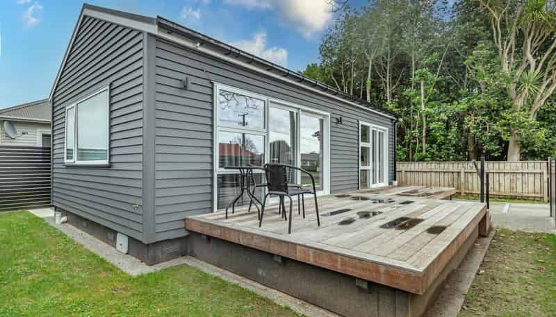 75B Queen Street West , Levin