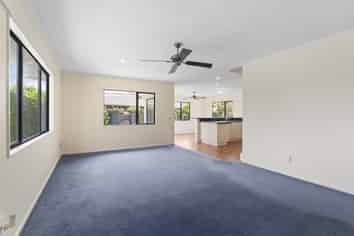 9 Caughley Place, Otaki Beach