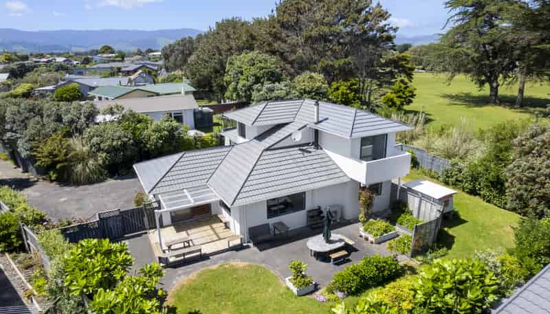 9 Caughley Place, Otaki Beach