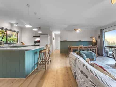 44 Kennedy Road, Surfdale