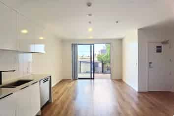 105/1A Kings Road, Three Kings