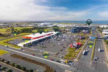 Airport Retail with National Neighbours