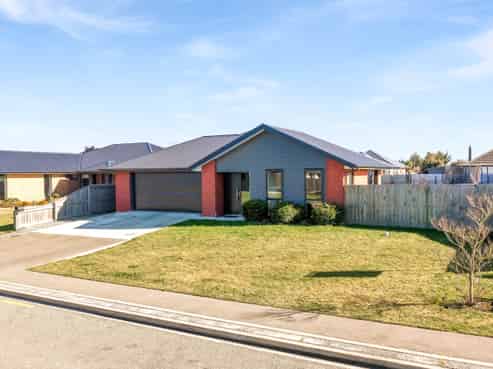 31 Geoff Geering Drive, Elgin