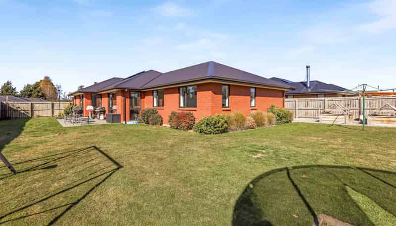 31 Geoff Geering Drive, Netherby