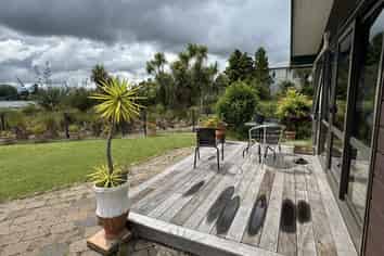 B/128 Lake Crescent, Hamilton Lake