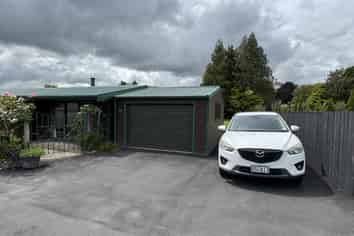 B/128 Lake Crescent, Hamilton Lake