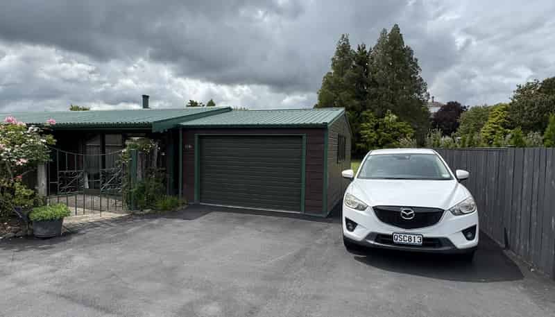 B/128 Lake Crescent, Hamilton Lake