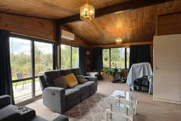 B/128 Lake Crescent, Hamilton Lake