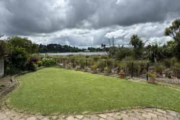 B/128 Lake Crescent, Hamilton Lake