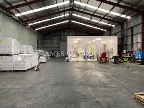 600sqm High Stud Industrial with Yard!