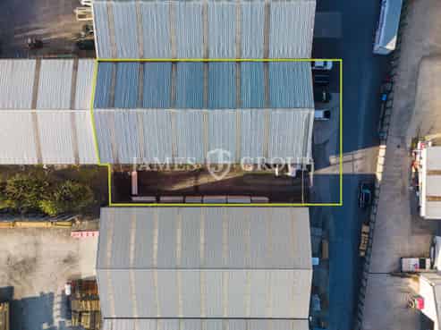 600m² High Stud Industrial with Yard!