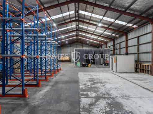 600m² High Stud Industrial with Yard!