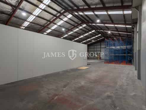 600m² High Stud Industrial with Yard!