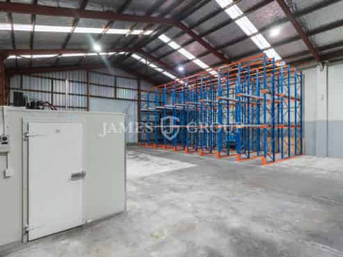 600m² High Stud Industrial with Yard!