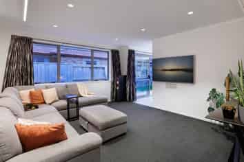 1 North Bay Road, Pyes Pa