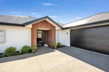 35 McQuillan Avenue, Woodend