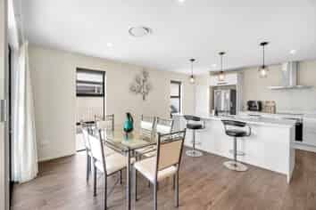 35 McQuillan Avenue, Woodend