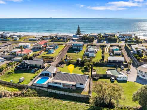 40 Pukehina Parade, Pukehina