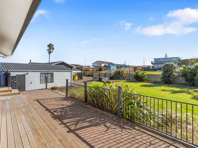 40 Pukehina Parade, Pukehina