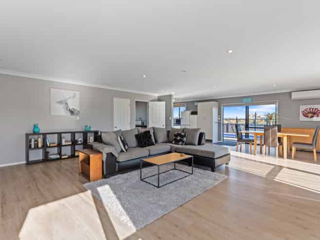 40 Pukehina Parade, Pukehina