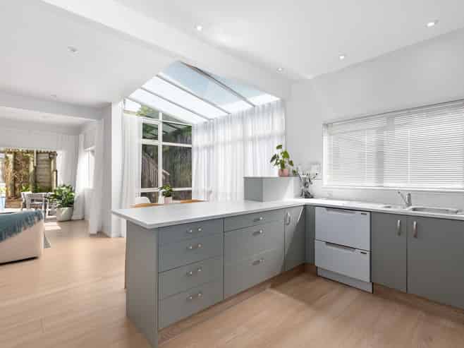 18 Beach Road, Plimmerton