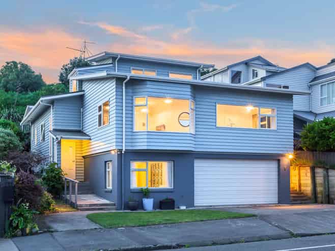 18 Beach Road, Plimmerton