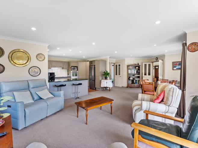 15 Fairway Oaks Drive, Waikanae Beach